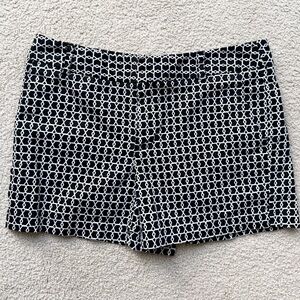 Jones New York Black and White Patterned Women Shorts